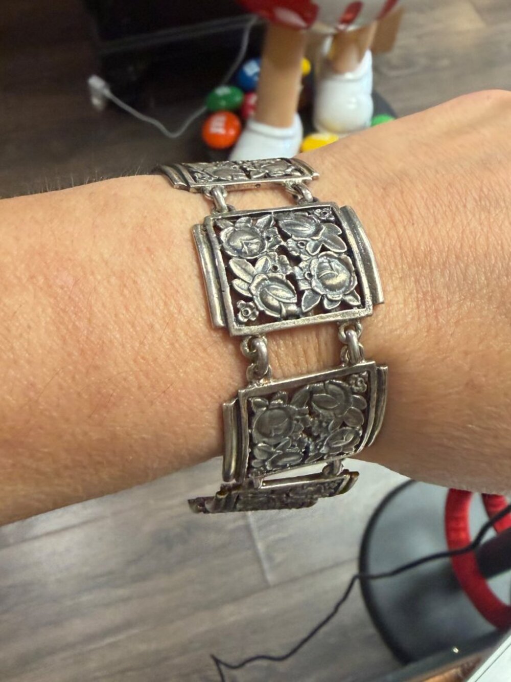 Beautiful vintage sterling silver bracelet featuring six articulated square pane - Picture 4 of 7